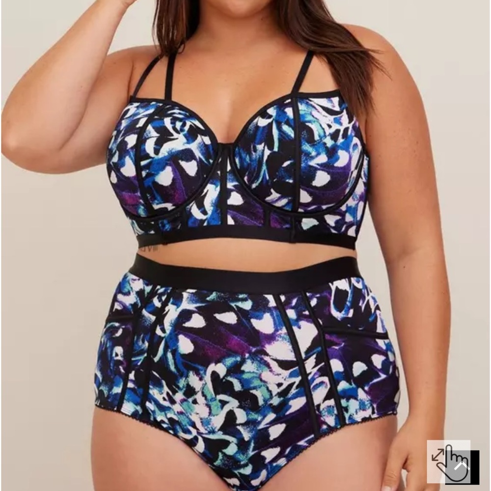 Torrid bra and panty set size 6. Like new condition